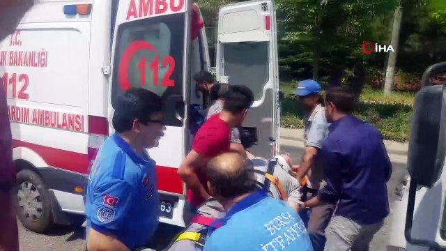 Bursa'da feci kaza...Tır iki köprünün arasına sıkıştı