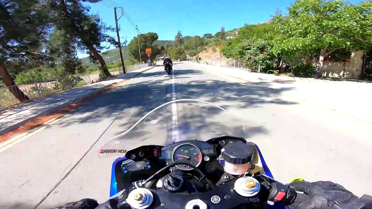 Yamaha R6 Chasing Kawasaki Ninja Zx10R