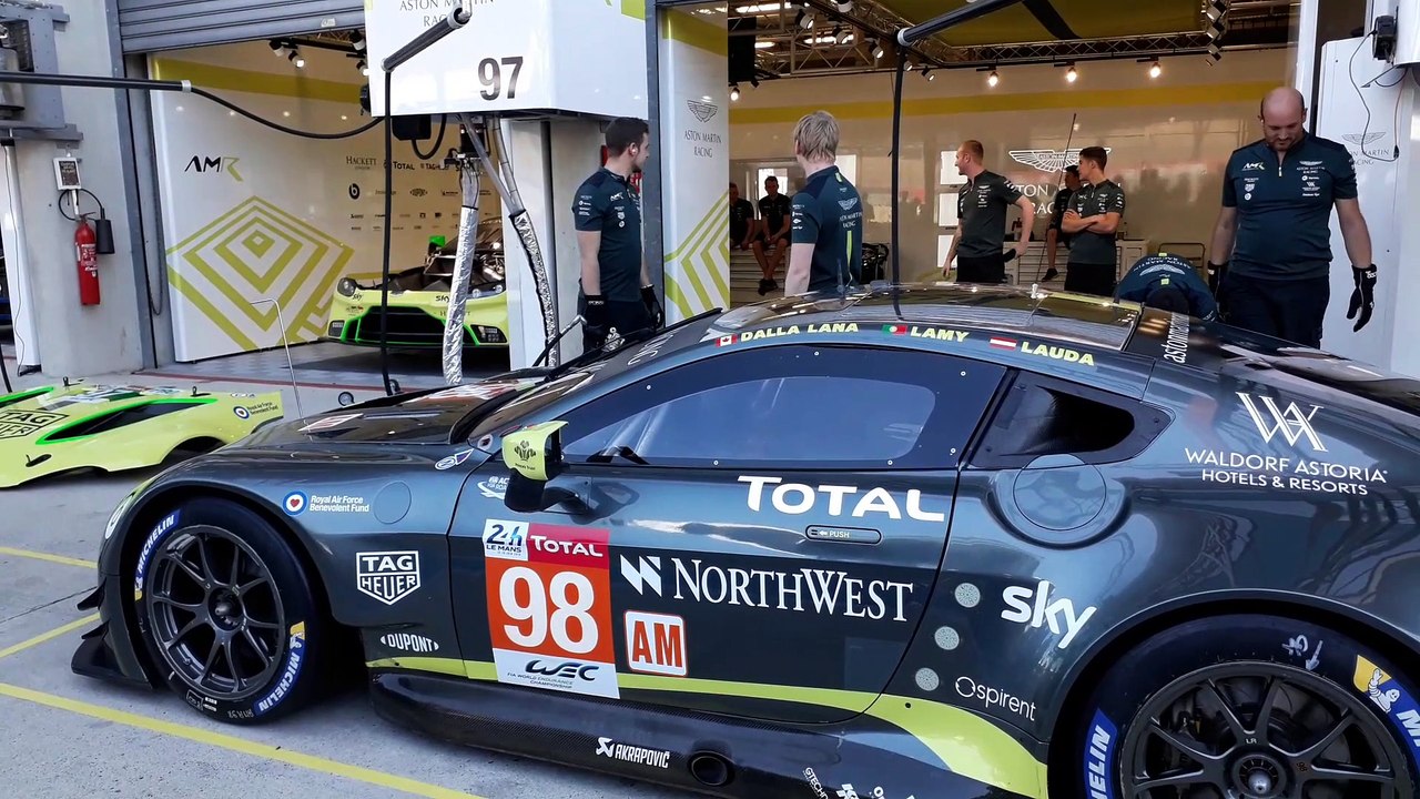 Test pneus chez Aston Martin