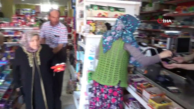 Gizli Hayırsever Borçları Ödedi, Bakkalın Veresiye Defterini Yırttı