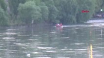 DİYARBAKIR Dicle Nehri'nde iki ayrı olayda can pazarı yaşandı: 7 çocuk kurtarıldı, 1 kişi kayıp