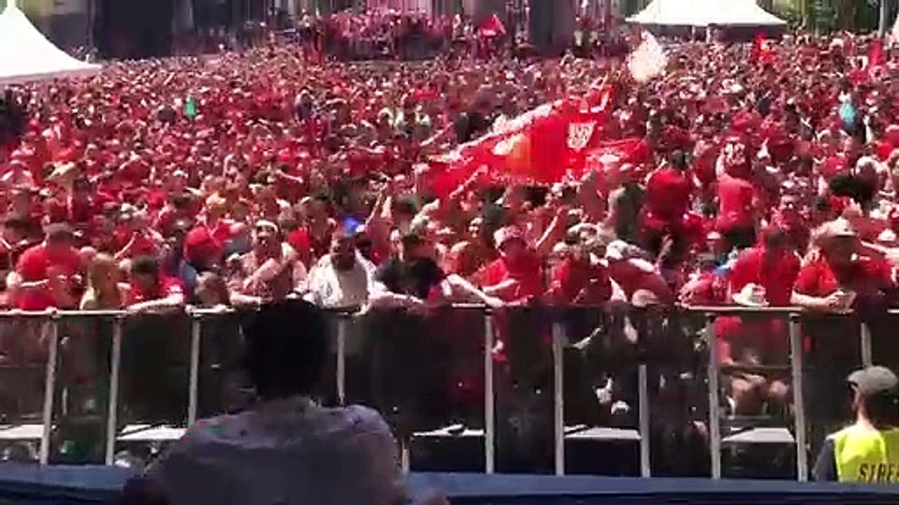 من ملعب المباراة ..شاهد جماهير ليفربول تغنى لمحمد صلاح
