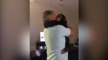 Un chimpanzé revoit ses soigneurs après 1 an de séparation !