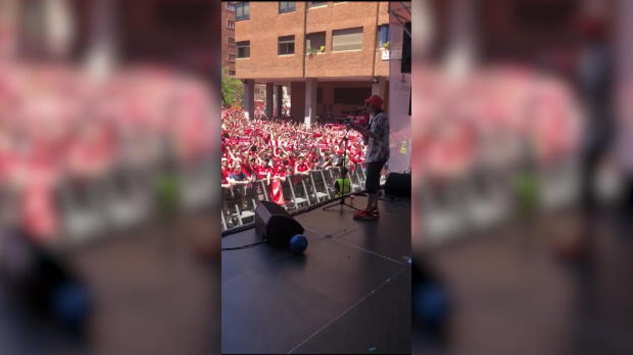 Liverpool fans sing 'You'll never walk alone' a...