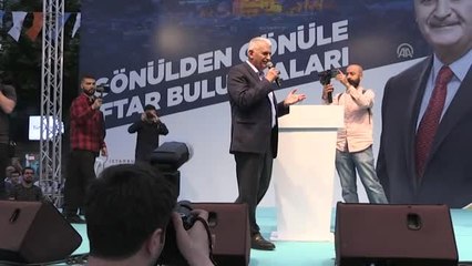 Binali Yıldırım, Esenyurtlularla iftarda buluştu