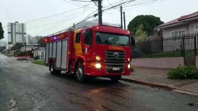 Corte de galhos mobiliza bombeiros ao Cancelli