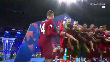 Liverpool, Şampiyonlar Ligi Kupası'nı böyle kaldırdı
