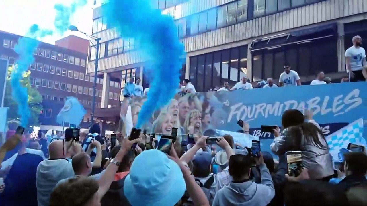 Liverpool trophy parade compared with Man City trophy parade