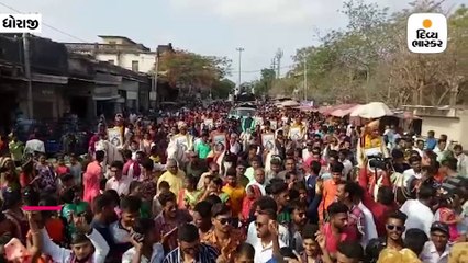 ધોરાજીમાં રાષ્ટ્રીય દલિત મહાસંઘના સમૂહલગ્નમાં 11 વરરાજાનો ઘોડી પર બેસી ડીજેના તાલે વરઘોડો નીકળ્યો