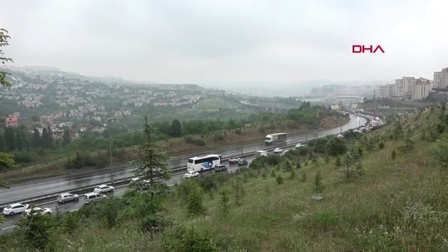 KOCAELİ TEM Otoyolu Kocaeli kesiminde tatilci yoğunluğu devam ediyor