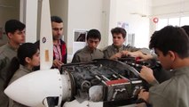 Türkiye'nin en havalı lisesi...Bu okulda öğrenciler derslerini Boeing 737-400 tipi dev uçakta...