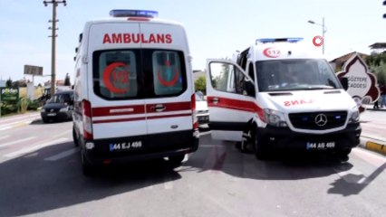 Üç otomobilin karıştığı kazada 3 kişi yaralandı