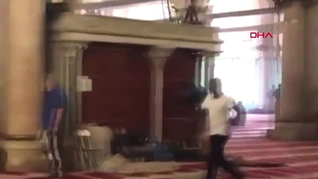 DHA DIŞ ? İsrail askerlerinden Mescid-i Aksa'da müdahale