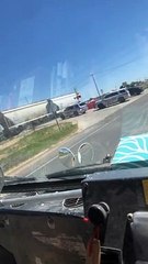 Tren impacta contra un coche de policía en un paso a nivel