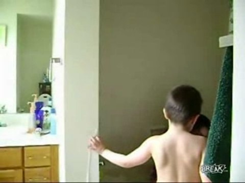 Il a failli tuer sa mère en lui faisant une blague !