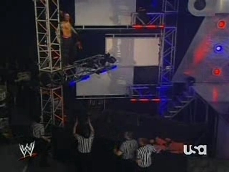 Jeff Hardy vs Randy Orton-hardy takes out orton... and him 2