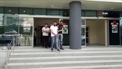 Satacak uyuşturucu bulamayınca kırmızı ve yeşil reçeteli ilaçları satarken yakalandılar