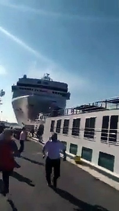 Italie : Collision avec un navire de croisière hors de contrôle ce matin au port de Venise (Corriere della Sera)