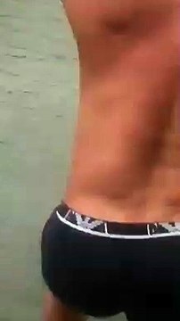 Ce héros se jette dans la rivière pour sauver une biche en train de se noyer !