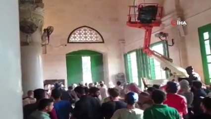 - İsrail Polisi Mescid-i Aksa'dan Müslümanları Çıkarıp Yahudileri Soktu
