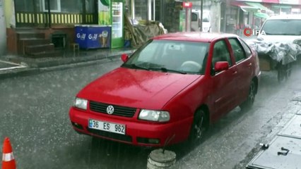 Kars’ta şiddetli sağanak ve dolu yağışı sonrası yollar göle döndü