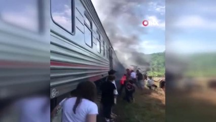 - Rusya'da Kamyon Trene Çarptı- Rus Polisi Kaza Sonrası Görüntüleri Paylaştı