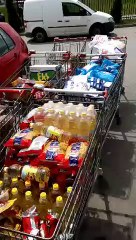 Të rinjët e këtij fshati të Drenicës vazhdojnë traditën, ndihmojnë familjet nevojtare me ushqime