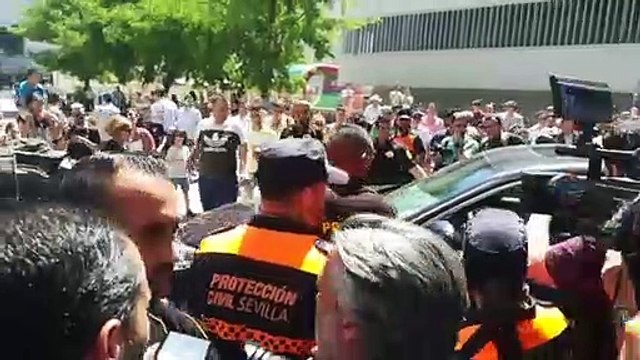Joaquín Caparrós llega a la capilla ardiente de Reyes
