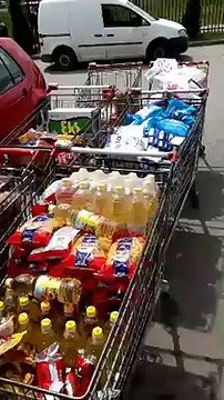 Të rinjët e këtij fshati të Drenicës vazhdojnë traditën, ndihmojnë familjet nevojtare me ushqime