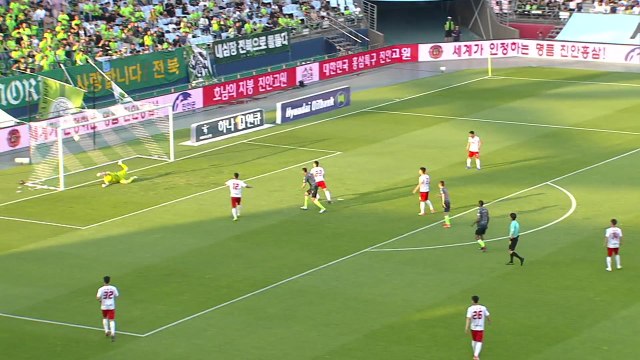 전북, 상주 2대0으로 꺾고 선두 복귀 / YTN