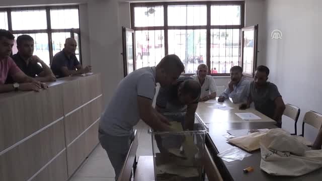 Besni'ye bağlı Kesmetepe beldesinde oy verme işlemi sona erdi