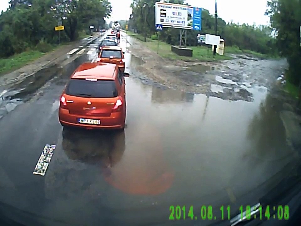 Ce cycliste passe vraiment une sale journée... Bad Karma
