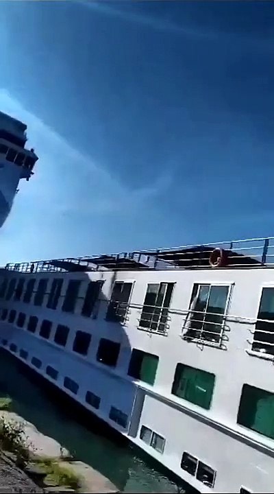 Un bateau de croisière percute un bateau fluvial sur le port de Venise !
