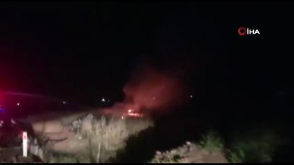 Tarlaya uçan kamyon alev alev böyle yandı: 3 yaralı