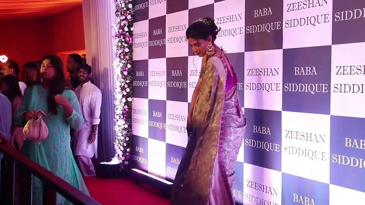 Shah Rukh Khan, Salman Khan, Katrina Kaif,Arbaaz Khan,Sophie Choudry,Mouni Roy and celebs arrive for Baba Siddique's Iftar party