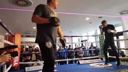 LIAM SMITH SMASHES THE PADS IN HOMETOWN OF LIVERPOOL AHEAD OF SAM EGGINGTON CLASH / PUBLIC WORKOUT