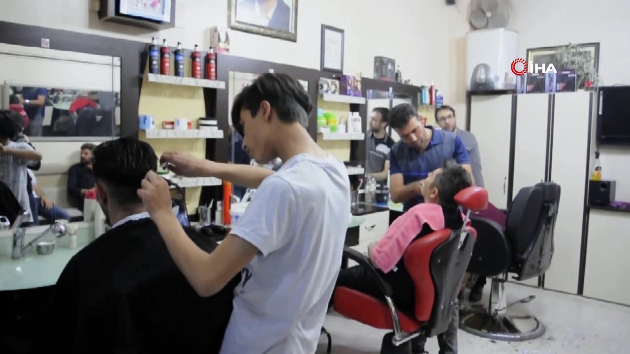 Şuhut’ta bayrama saatler kala berberlerde Arefe Günü yoğunluğu