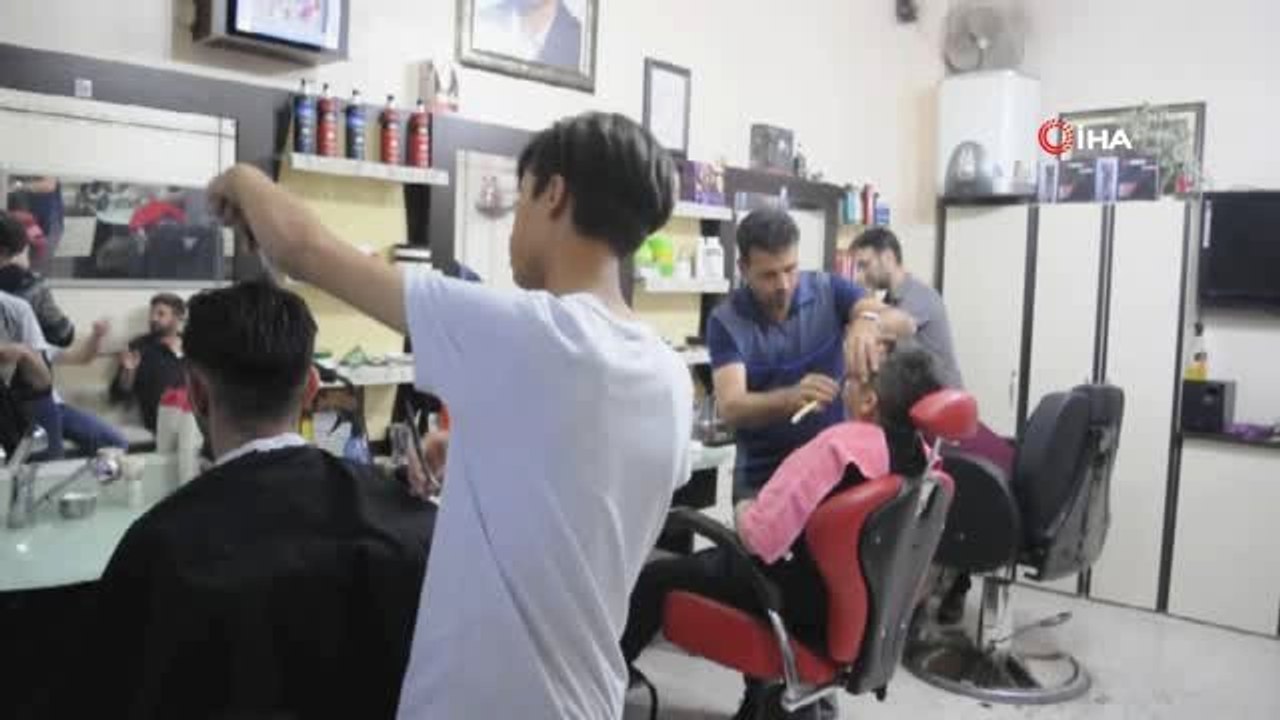 Şuhut'ta bayrama saatler kala berberlerde Arefe Günü yoğunluğu