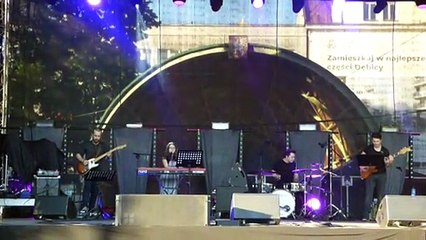 Życie to gra bez zasad i reguł - Karolina Sąsiadek (wersja live)