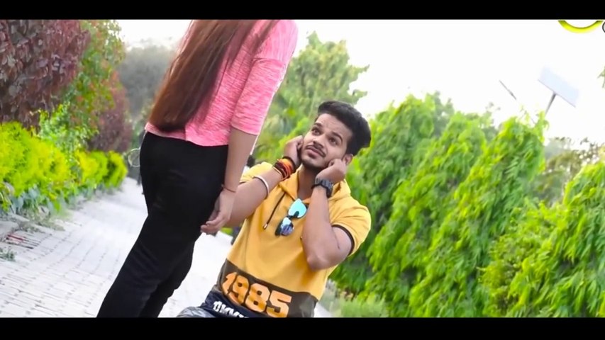 Love Story of school students - लड़की ने सोचा की लड़का भिकारी है, लेकिन असलियत सामने आयी