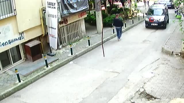 Araçtan cep telefonu çalan zanlı kamerada