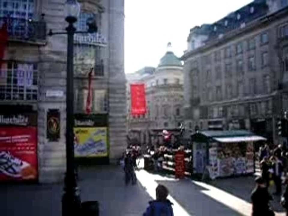 Piccadilly Circus panorama