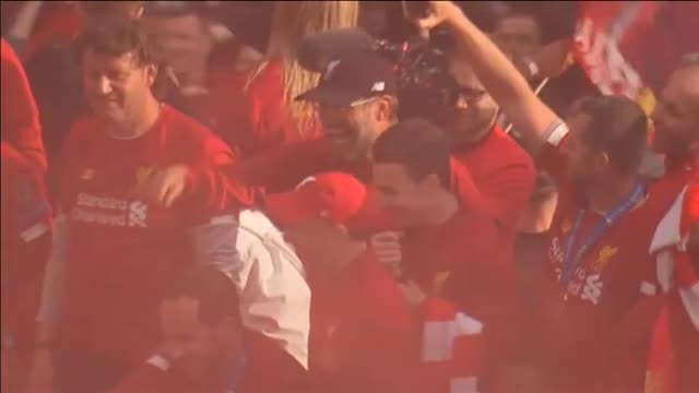 Livepool se tiñe de rojo para celebrar la Liga de Campeones