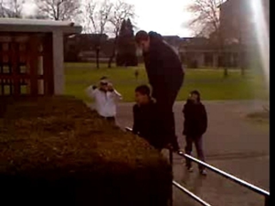 LE SAUT DE DUCH DANS LES BUISSONS ;)