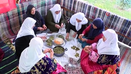 Yöresel kıyafetlerini giyip asırlık iftar geleneğini devam ettirdiler