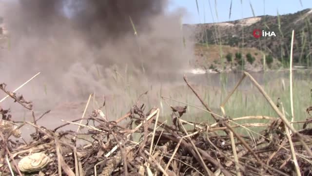 Batman'da köy yoluna tuzaklanan patlayıcı böyle imha edildi