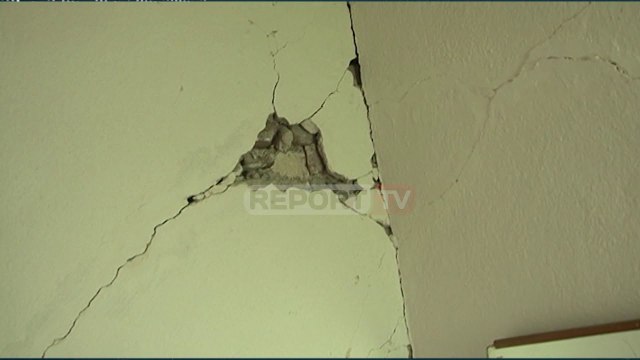 Report TV - Termeti në Korçë, sizmologu: Goditja kryesore kaloi! 230 banorët kalojnë natën në çadra