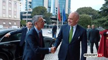 Report TV - Kryeministri Edi Rama pret në Tiranë shefin e NATO s, pamjet