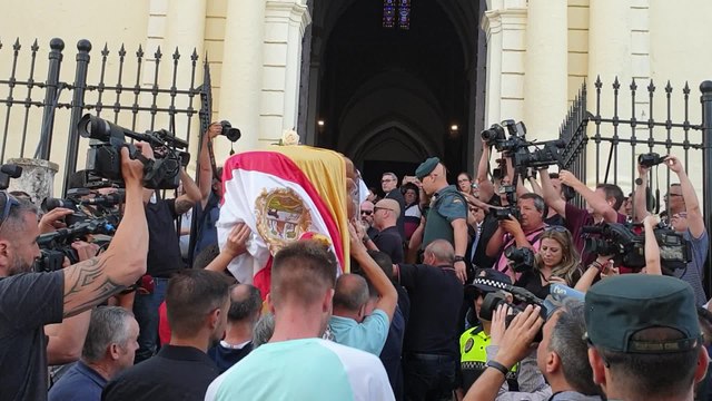 Utrera despide a Reyes entre aplausos
