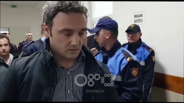 RTV Ora - Ministri Lleshaj përplaset me ish-deputetin e PD